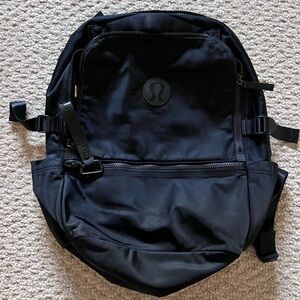 lululemon New Crew Backpack 22L
Logo